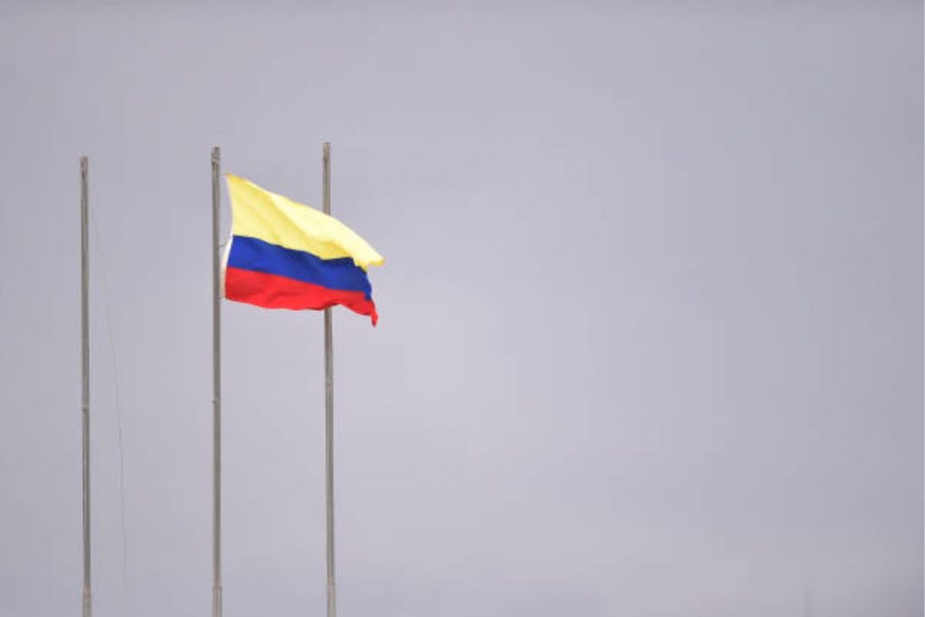 pesquisas-apontam-vantagem-de-hernandez-sobre-petro-no-2o-turno-das-eleicoes-presidenciais-da-colombia