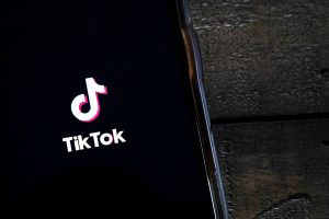 Senacon ordena que TikTok suspenda conteúdos impróprios para menores