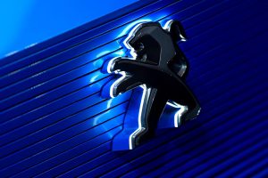 Surgem novas imagens do Peugeot 408 SUV cupê