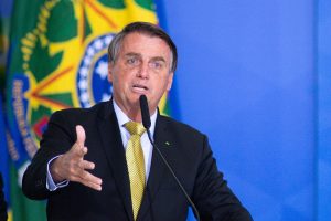 "Fica parecendo que DiCaprio é obcecado pelo Brasil", diz Bolsonaro ao responder o ator