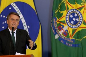 Bolsonaro ironiza decisão de Moraes sobre retirada de posts ligando Lula ao PCC