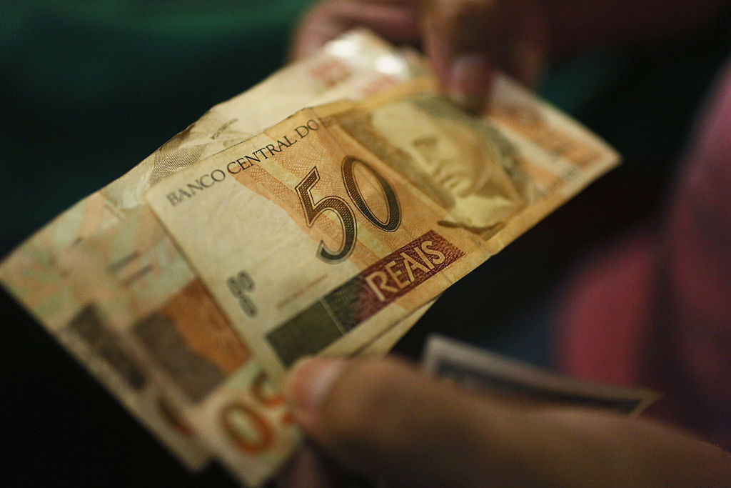 Valor do Auxílio Brasil em 2023 deverá ser de R$ 400, diz secretário do Tesouro