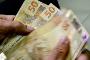 Complemento de R$ 200 do Auxílio Brasil começa a ser pago em agosto