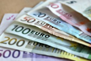 inflacao-na-zona-do-euro-atinge-86-e-bate-novo-recorde