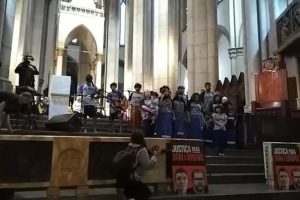 VALE DO JAVARI 'Democracia não vai embora', diz bispo em ato por Bruno e Dom na Catedral da Sé