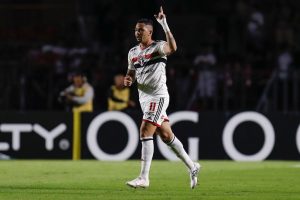 São Paulo vence Palmeiras nos pênaltis e avança para as quartas