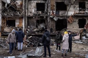 Ucrânia planeja contra-ataque e pede para que moradores deixem o sul do país