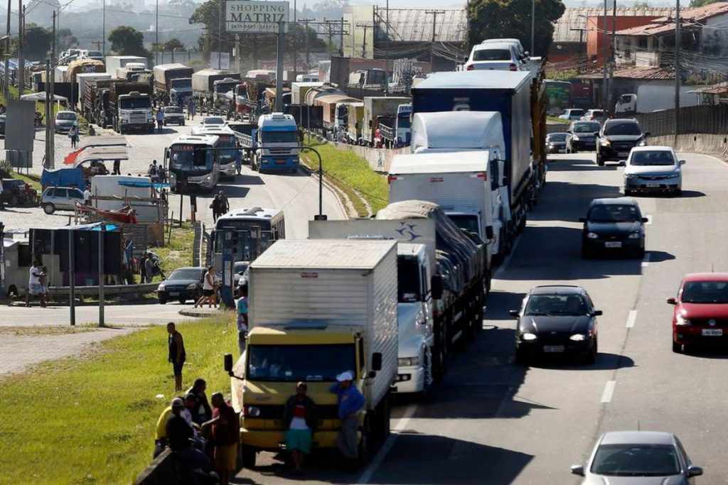 Economia Benefício para caminhoneiros começa a ser pago em 9 de agosto