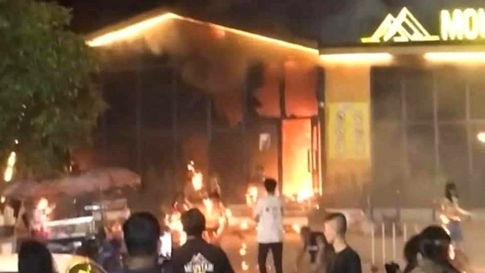 Incêndio destrói boate na Tailândia e deixa 14 mortos