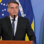 Bolsonaro diz que reajustará salário de servidores em 2023
