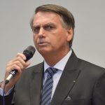 Bolsonaro é chamado de 'tchutchuca do Centrão' e se envolve em confusão com Wilker Leão; veja vídeo