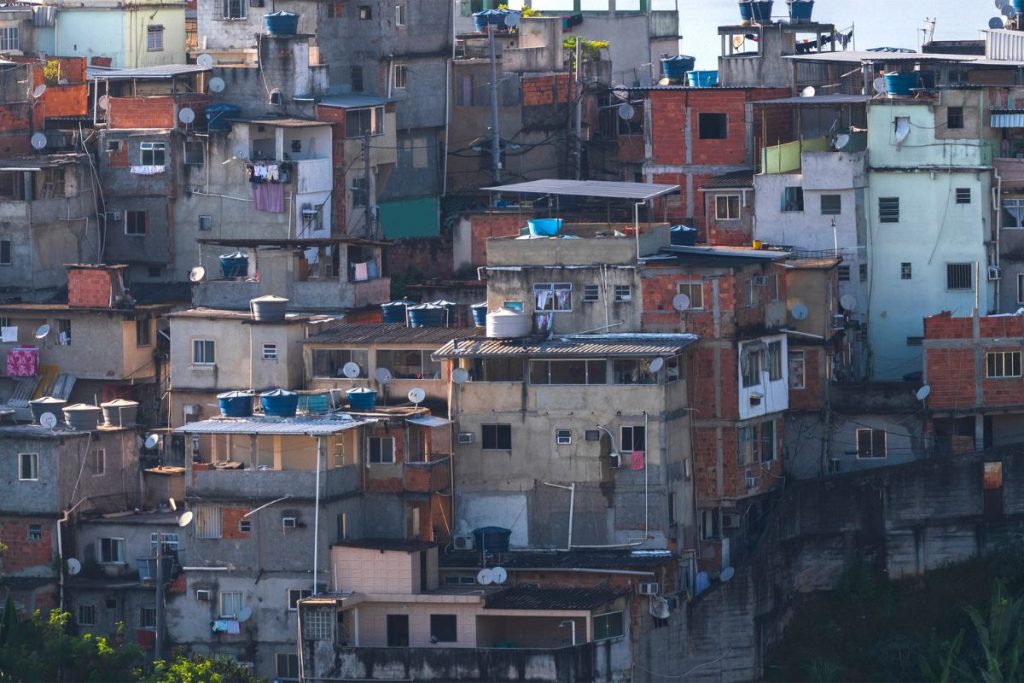 Brasil deve encerrar 2022 com índices de extrema pobreza em queda