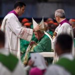 Cardeais fazem encontro com Papa e reunião é vista como pré-renúncia de Francisco