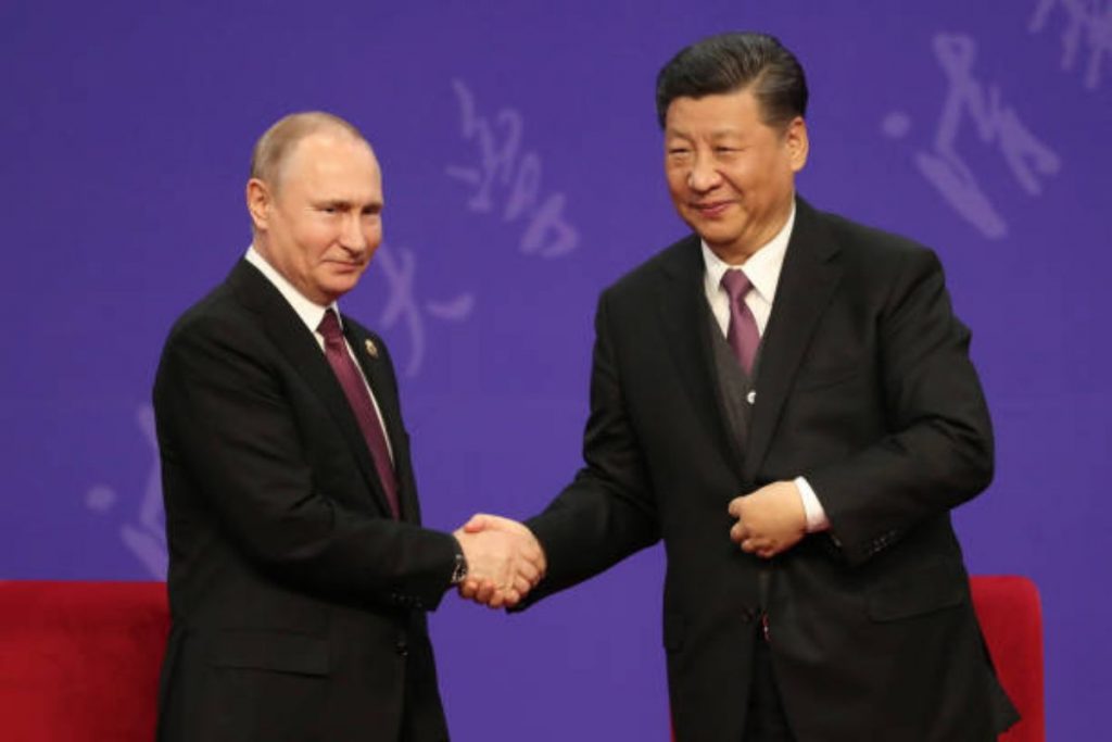 china-anuncia-envio-de-tropas-para-a-russia