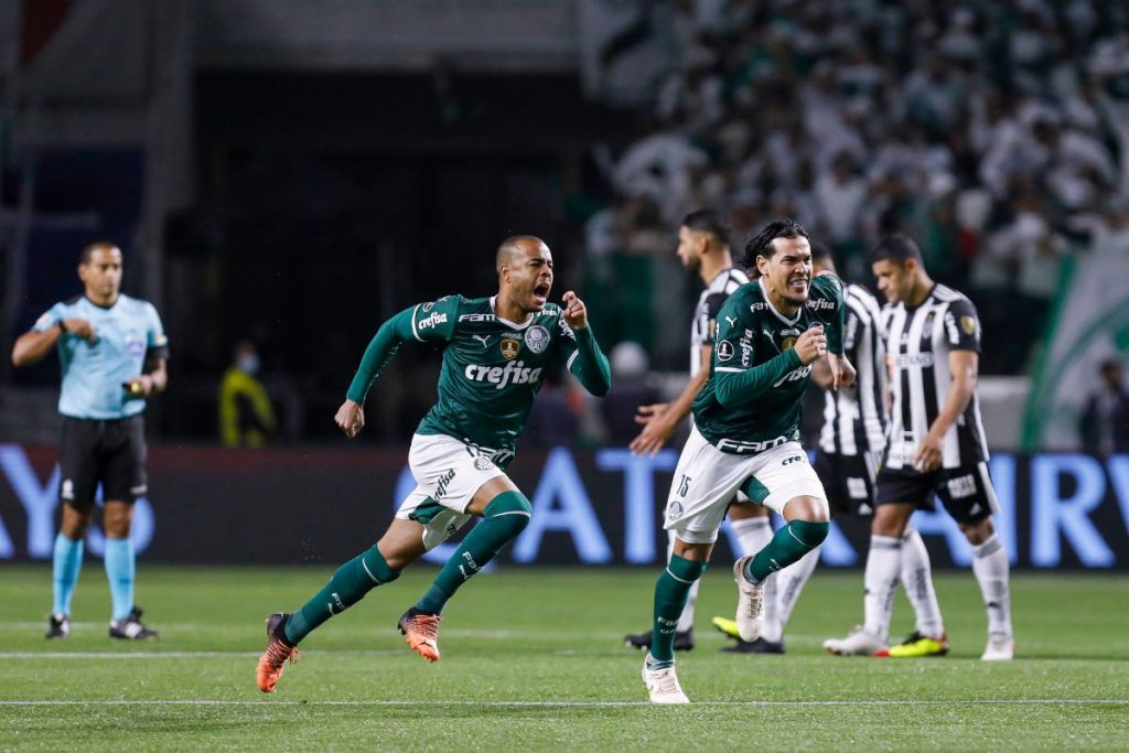 Com dois a menos, Palmeiras segura empate e se classifica nos pênaltis