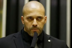 Daniel Silveira ignora restrição e chama Moraes de “mentiroso da República”