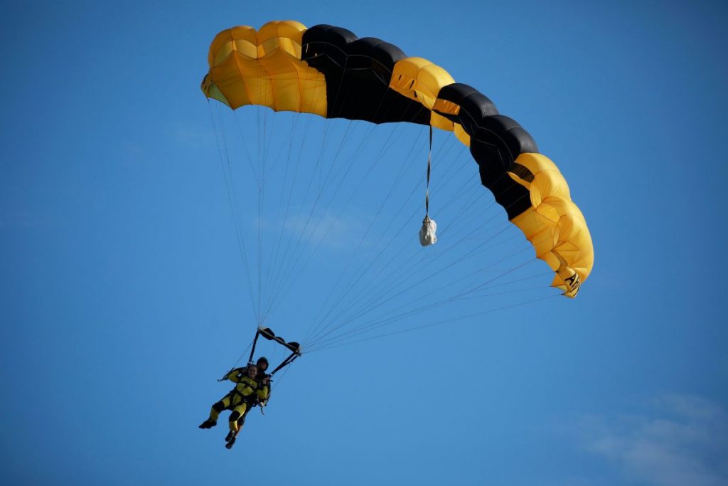Justiça permite retomada de saltos de paraquedas em Boituva (SP)