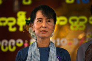 Líder deposta de Mianmar, vencedora do Nobel da Paz, é condenada a 6 anos de prisão