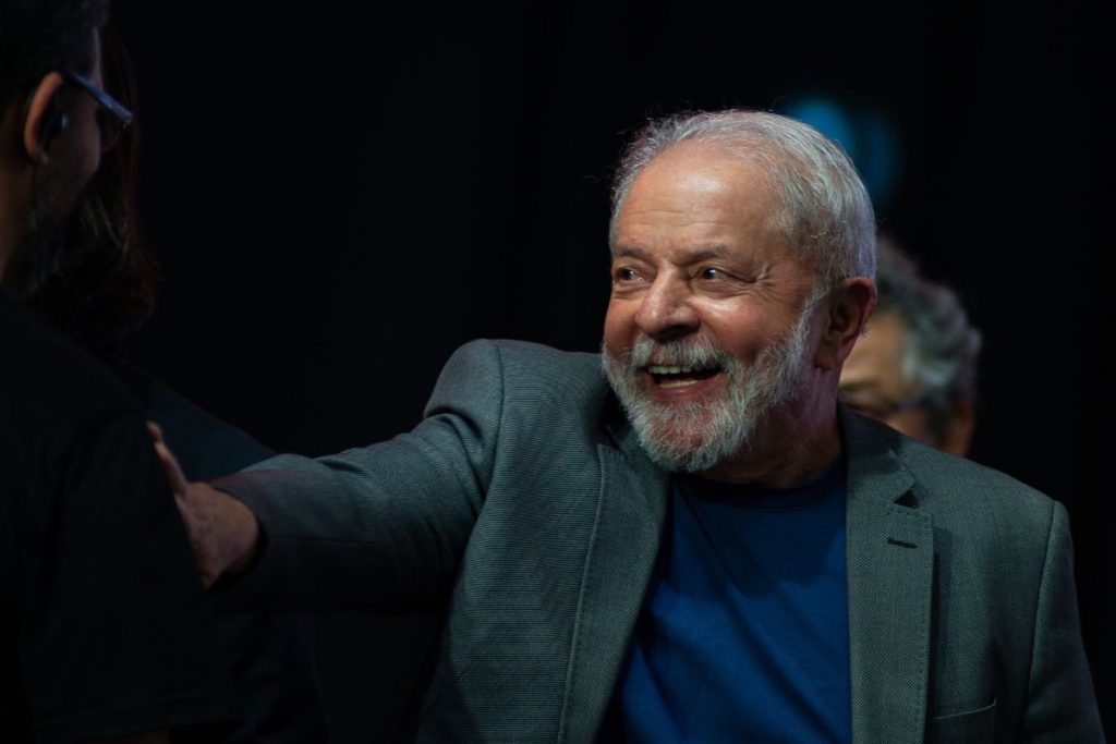 Lula defende função social de bancos públicos