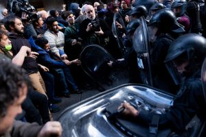 manifestantes-enfrentam-policia-na-argentina-em-atos-a-favor-de-cristina-kirchner