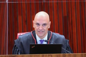 Ministro Alexandre de Moraes será relator em ação contra Jair Bolsonaro