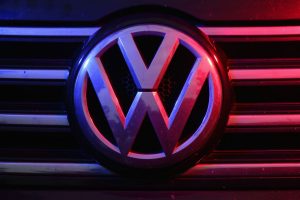 O Volkswagen T-Cross com a reestilização 2023 circula em testes