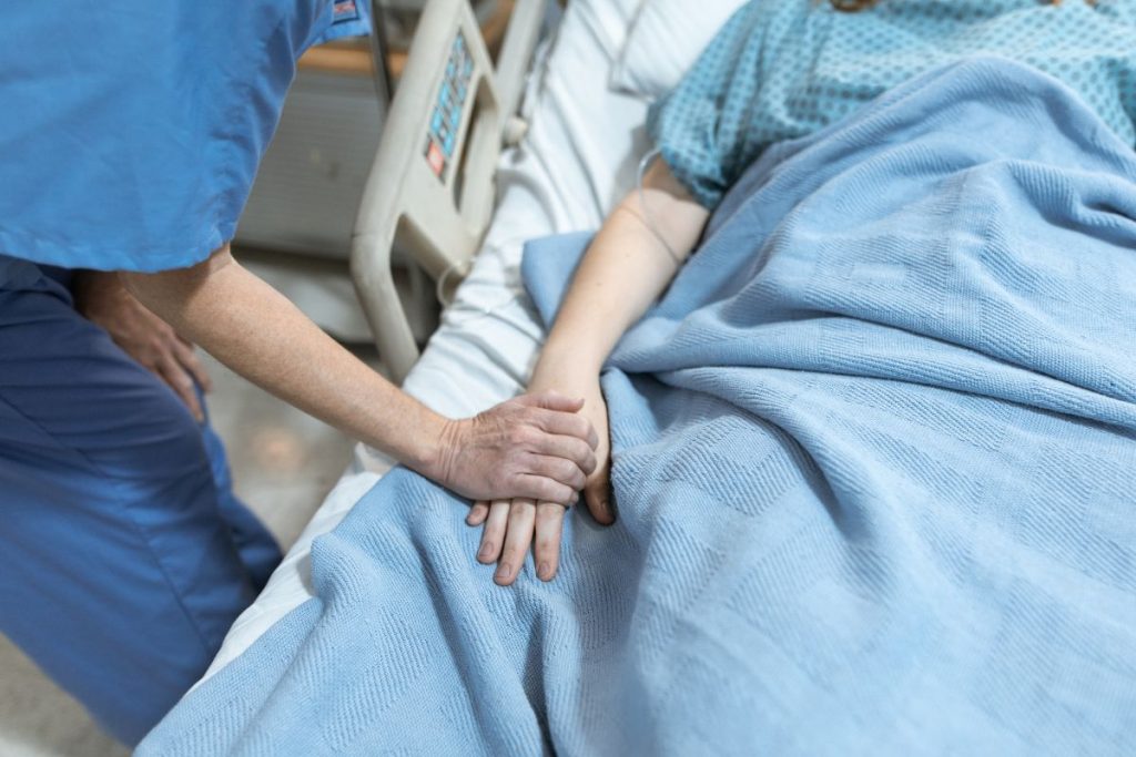 Piso da enfermagem entidades apontam risco de demissões em hospitais