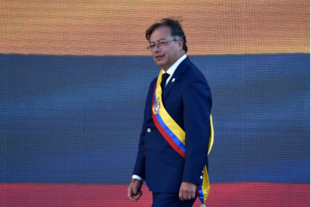 presidente-da-colombia-assume-forcas-armadas-do-pais