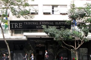TRE-RJ pune candidato ao Senado Daniel Silveira