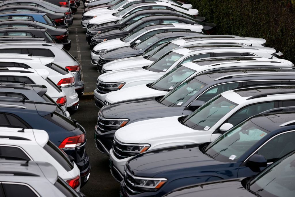 Vendas de veículos novos têm leve baixa em julho, segundo Fenabrave