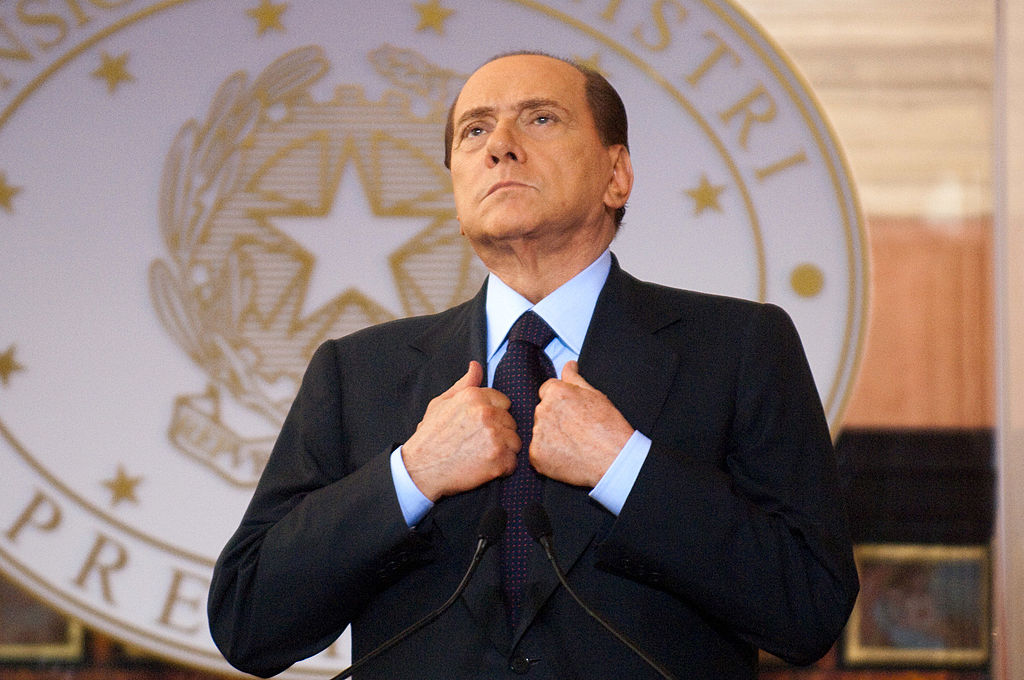 Berlusconi diz que Putin queria colocar 'gente decente' na Ucrânia
