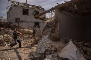ataque-russo-mata-25-civis-que-tentavam-sair-de-zaporizhzhia-priorizar