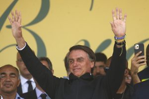 Bolsonaro diz que vai garantir propriedade de terras a assentados