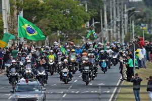 Bolsonaro participa de motociata em Campinas
