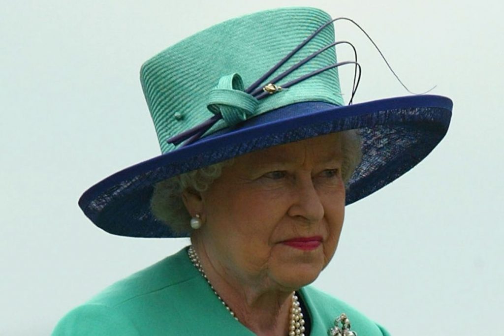 Como era o mundo quando Elizabeth II assumiu o trono?