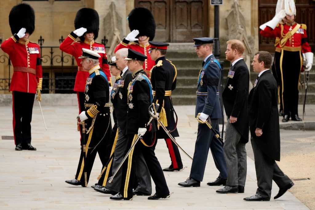 Convidados chegam ao funeral da Rainha Elizabeth II