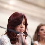 Cristina Kirchner assume a própria defesa em processo de corrupção