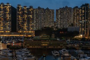 Hong Kong acabará com a quarentena para viajantes