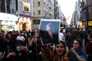 Irã restringe acesso ao Instagram e WhatsApp após aumento de protestos
