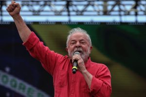 Lula diz que Brasil precisa voltar a ser um país industrializado