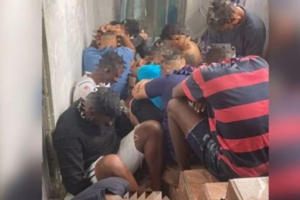 operacao-policial-deixa-cinco-mortos-no-complexo-da-mare