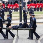 policial-desmaia-durante-funeral-da-rainha-elizabeth-ii