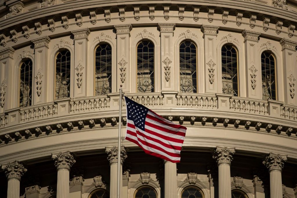 Senado dos EUA corre contra o tempo para aprovar novo orçamento