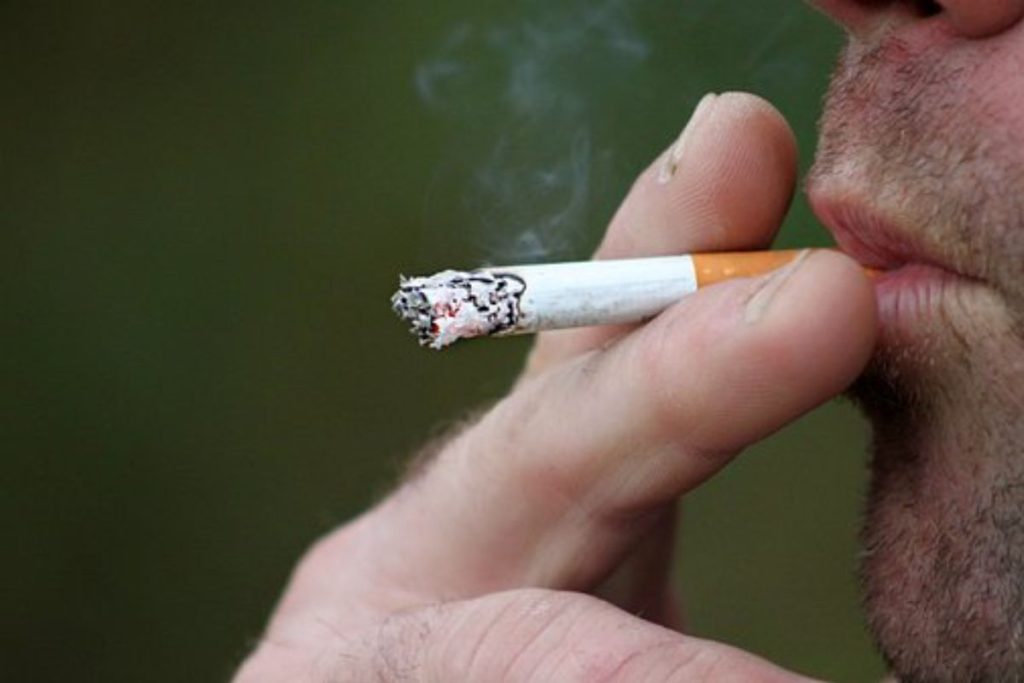 quase-40-dos-brasileiros-fumantes-consomem-11-ou-mais-cigarros-ao-dia