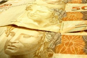 Mercauxilio-brasil-e-pago-a-beneficiarios-com-nis-de-final-5ado financeiro reduz projeção da inflação