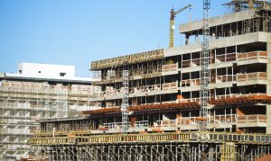 Confiança da construção cai 0,8 ponto em outubro, informa a FGV