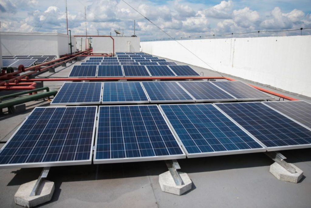 Aumento do consumo de energia solar traz projeções otimistas ao setor