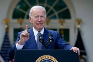 Biden anuncia perdão a condenados por posse de maconha