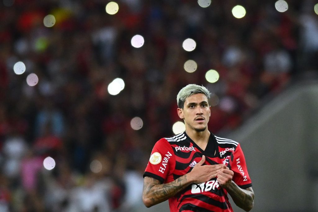 Com time titular, Flamengo encara vice-líder Internacional
