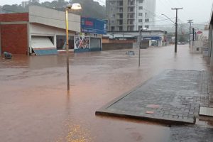 Defesa Civil atualiza número de pessoas afetadas por chuvas no Paraná 